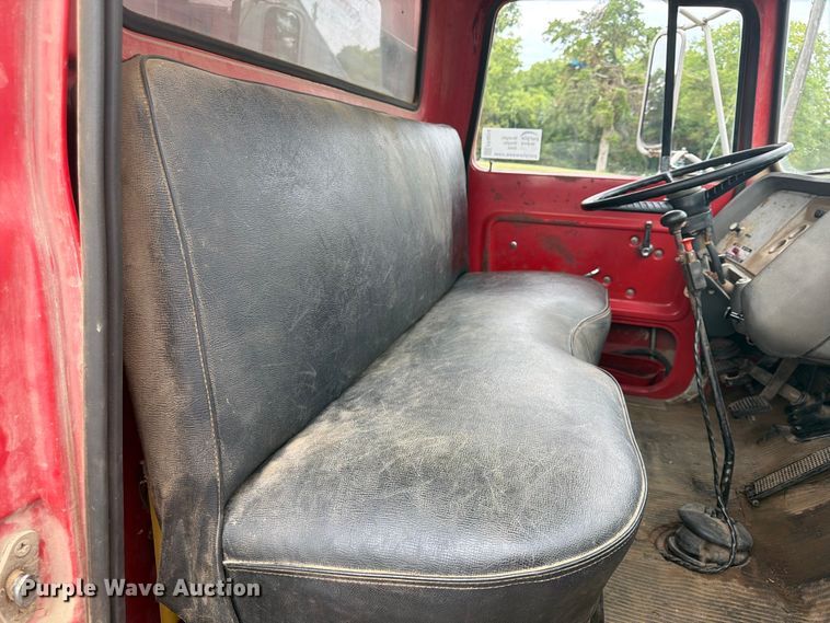 image for item FP4014 1974 Ford 700 grain truck