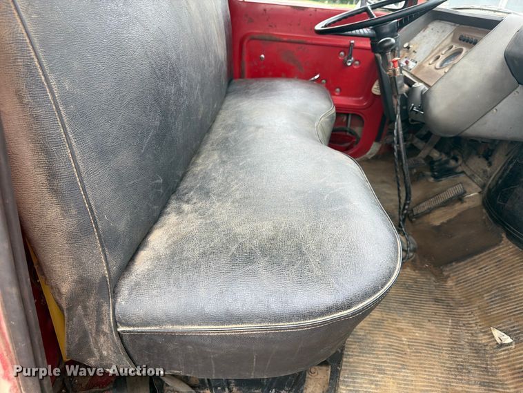 image for item FP4014 1974 Ford 700 grain truck