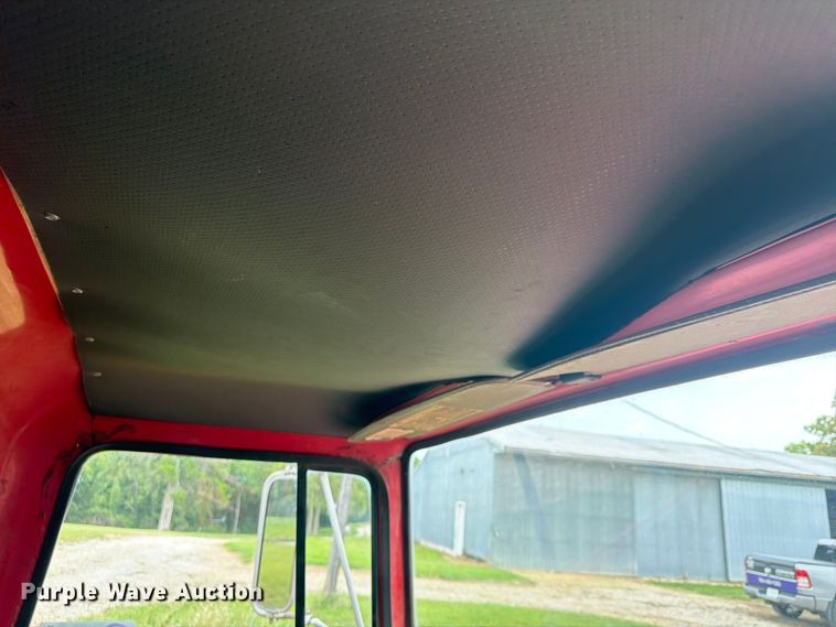 image for item FP4014 1974 Ford 700 grain truck