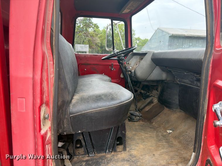 image for item FP4014 1974 Ford 700 grain truck