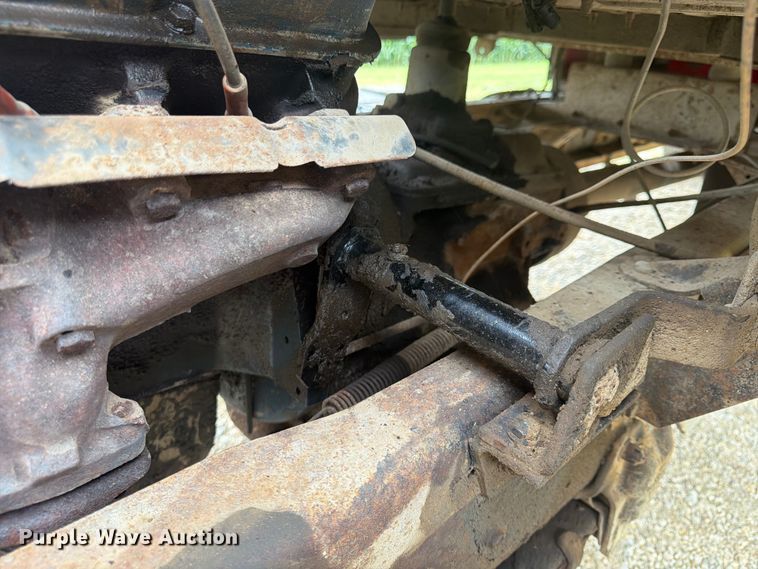 image for item FP4014 1974 Ford 700 grain truck
