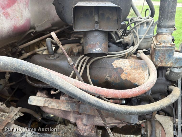 image for item FP4014 1974 Ford 700 grain truck