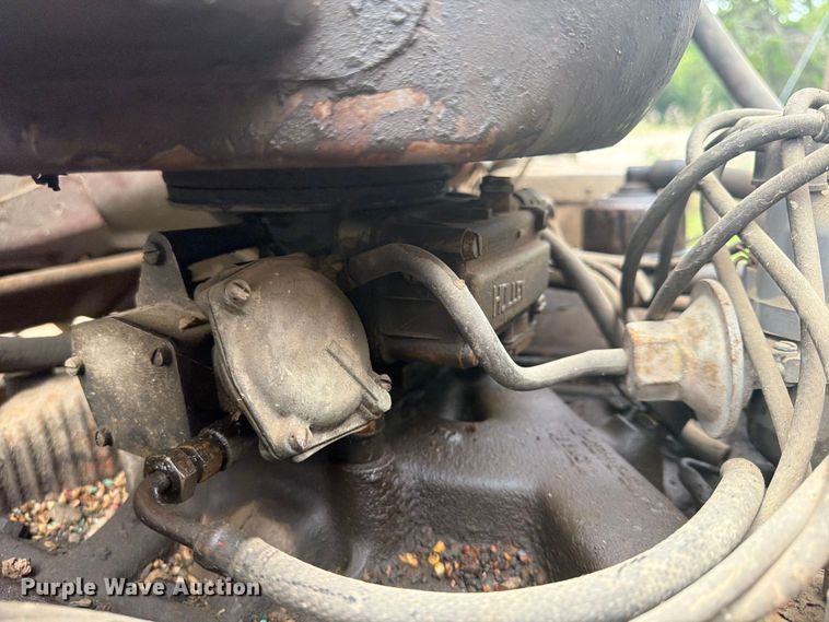 image for item FP4014 1974 Ford 700 grain truck