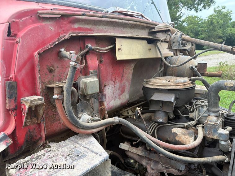 image for item FP4014 1974 Ford 700 grain truck