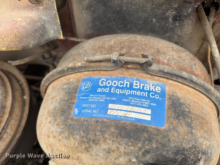 image for item FP4014 1974 Ford 700 grain truck