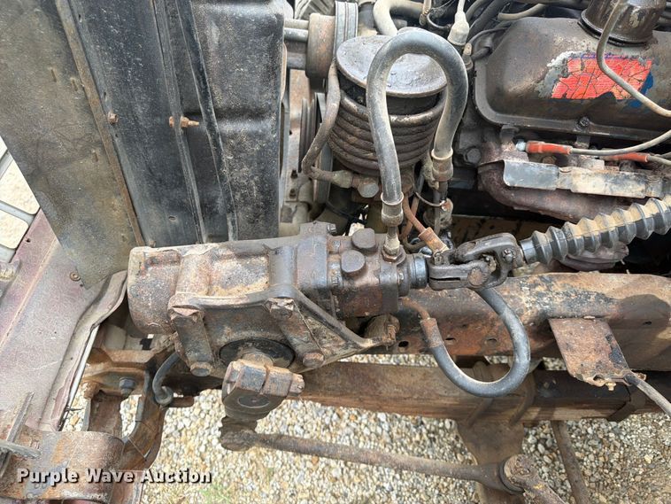 image for item FP4014 1974 Ford 700 grain truck