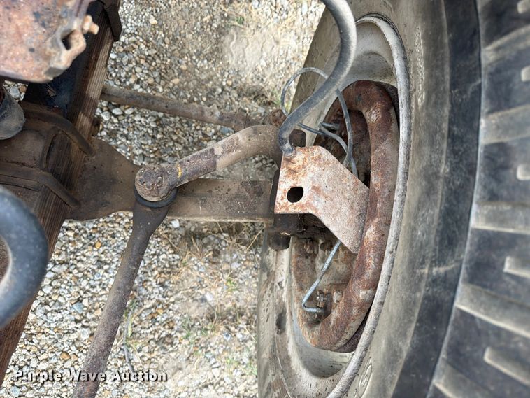image for item FP4014 1974 Ford 700 grain truck