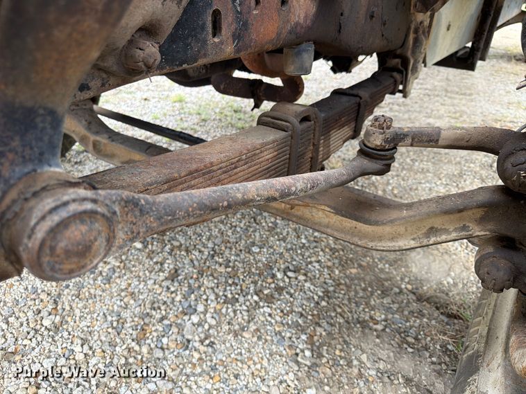 image for item FP4014 1974 Ford 700 grain truck