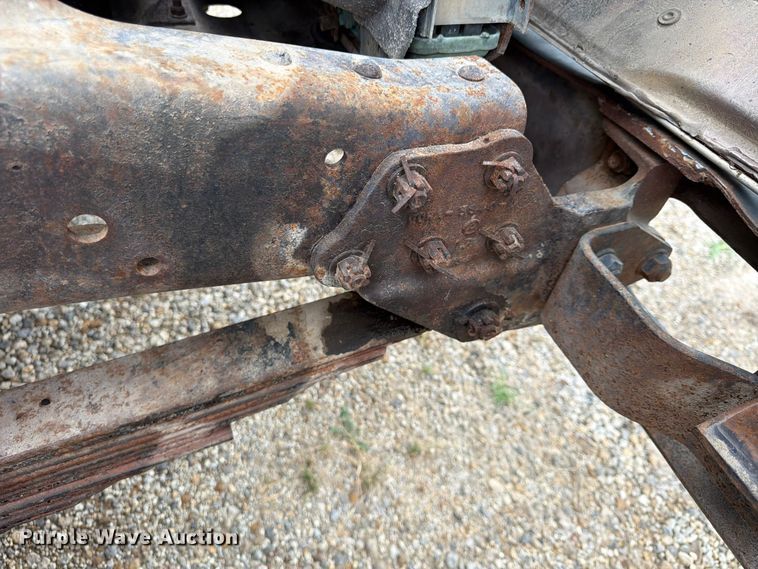 image for item FP4014 1974 Ford 700 grain truck