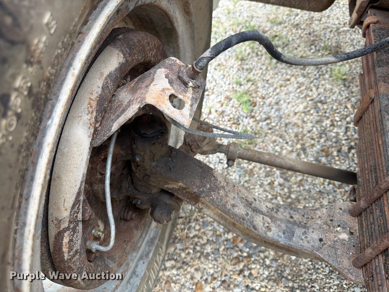 image for item FP4014 1974 Ford 700 grain truck