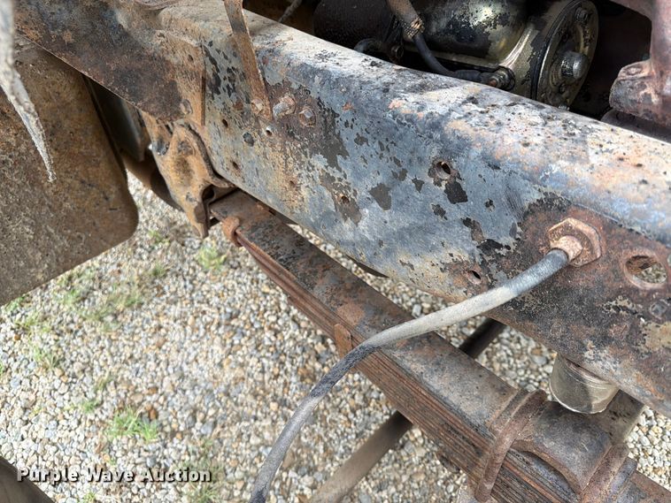 image for item FP4014 1974 Ford 700 grain truck