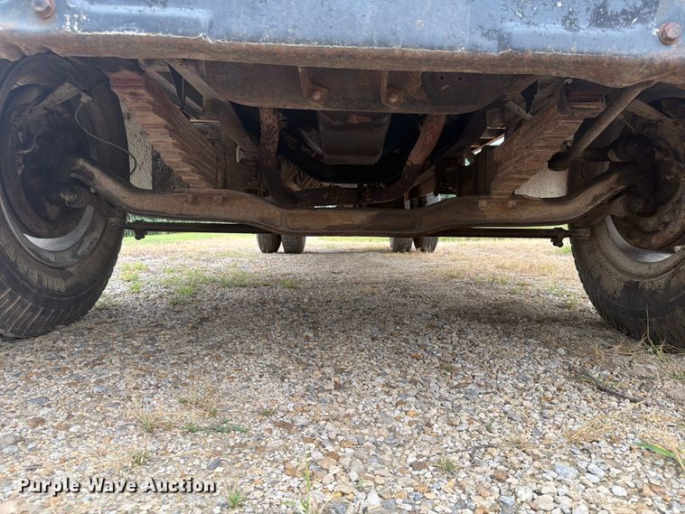 image for item FP4014 1974 Ford 700 grain truck