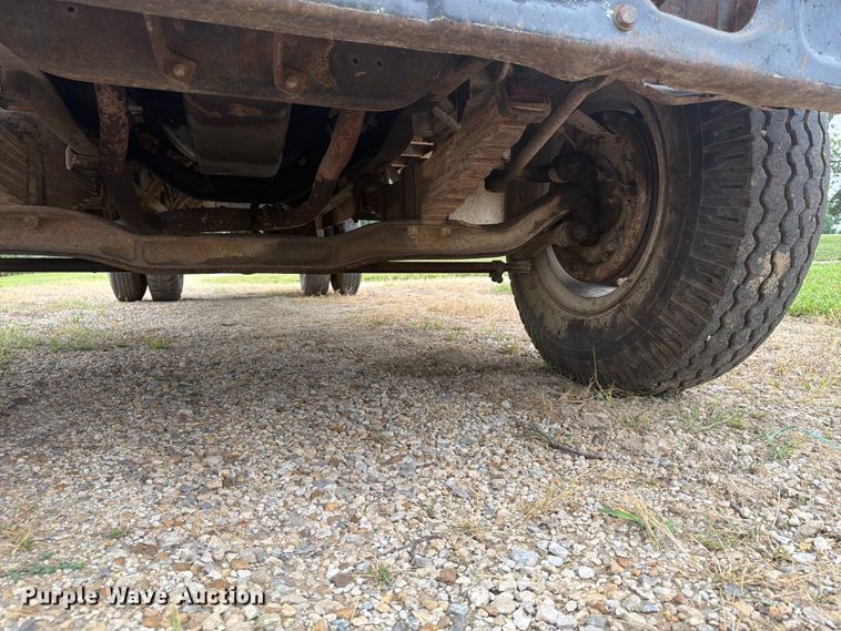 image for item FP4014 1974 Ford 700 grain truck
