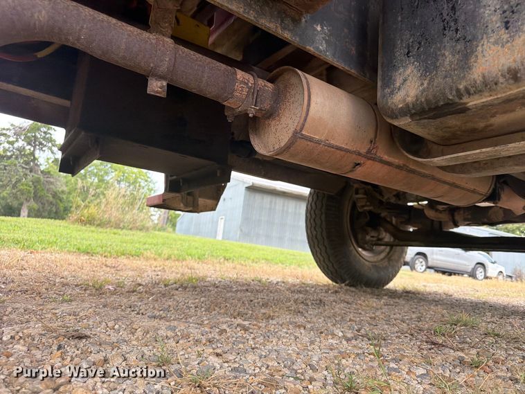 image for item FP4014 1974 Ford 700 grain truck