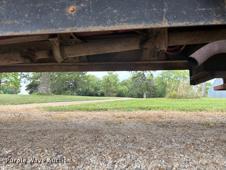 image for item FP4014 1974 Ford 700 grain truck
