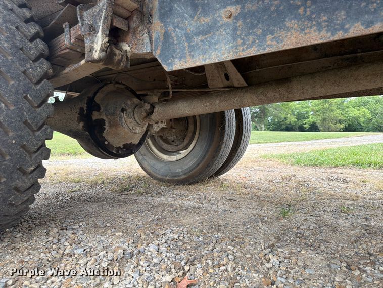 image for item FP4014 1974 Ford 700 grain truck