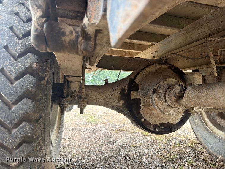 image for item FP4014 1974 Ford 700 grain truck