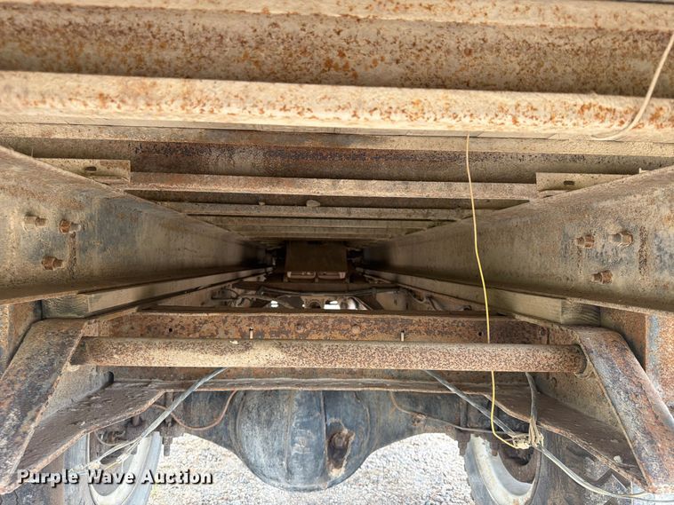 image for item FP4014 1974 Ford 700 grain truck