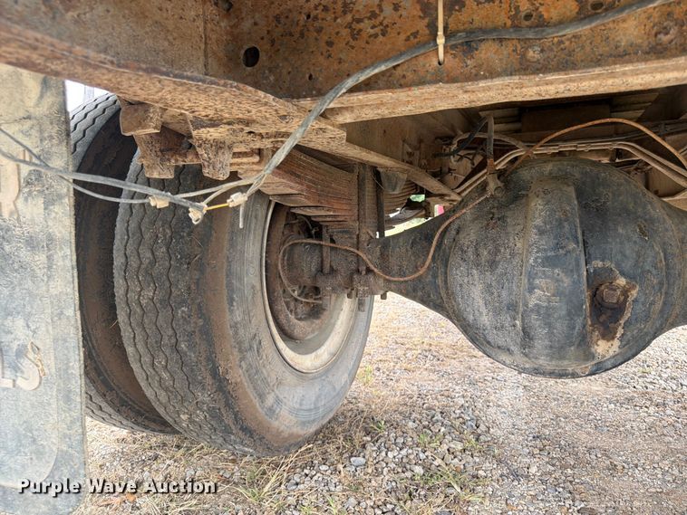 image for item FP4014 1974 Ford 700 grain truck