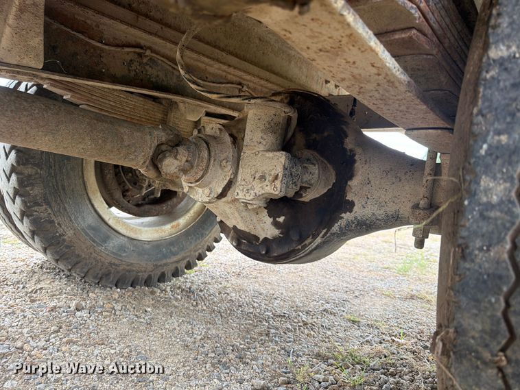 image for item FP4014 1974 Ford 700 grain truck