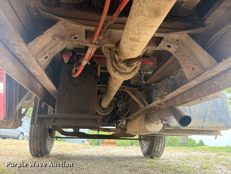 image for item FP4014 1974 Ford 700 grain truck