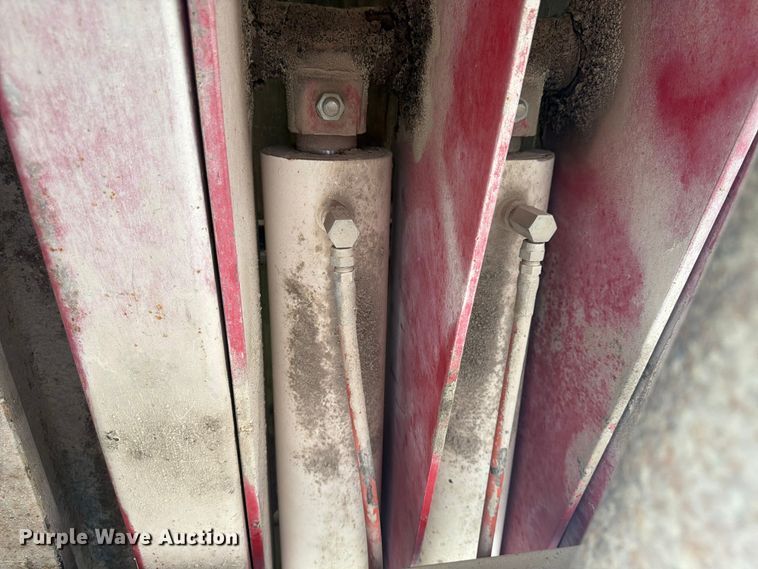 image for item FP4014 1974 Ford 700 grain truck