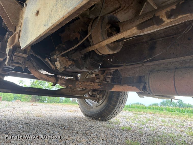 image for item FP4014 1974 Ford 700 grain truck