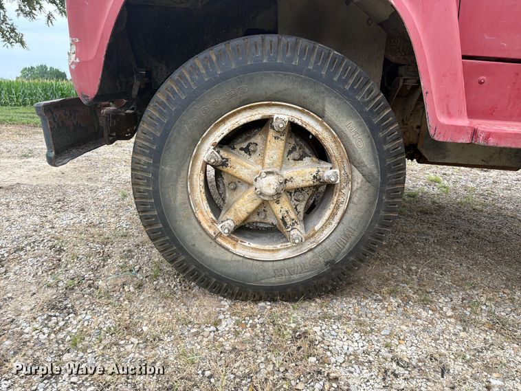 image for item FP4014 1974 Ford 700 grain truck