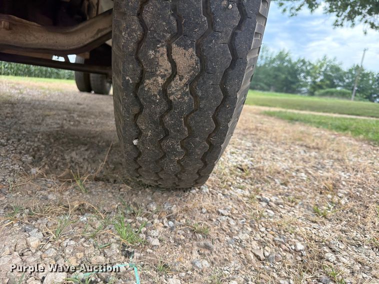 image for item FP4014 1974 Ford 700 grain truck