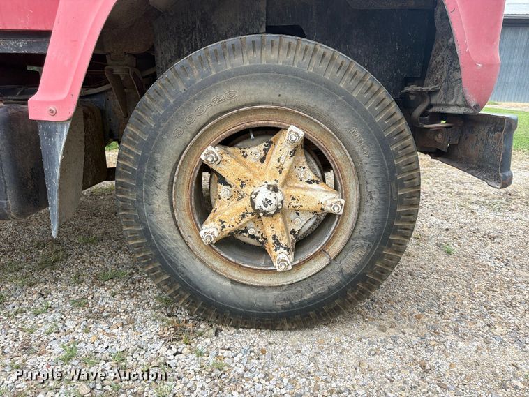 image for item FP4014 1974 Ford 700 grain truck