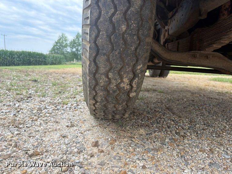 image for item FP4014 1974 Ford 700 grain truck