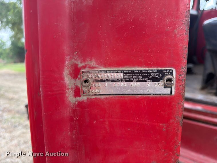 image for item FP4014 1974 Ford 700 grain truck