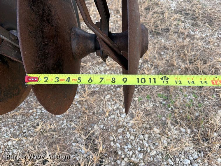 image for item FP4016 International 490 tandem disk