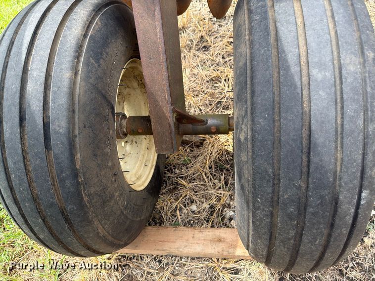 image for item FP4016 International 490 tandem disk