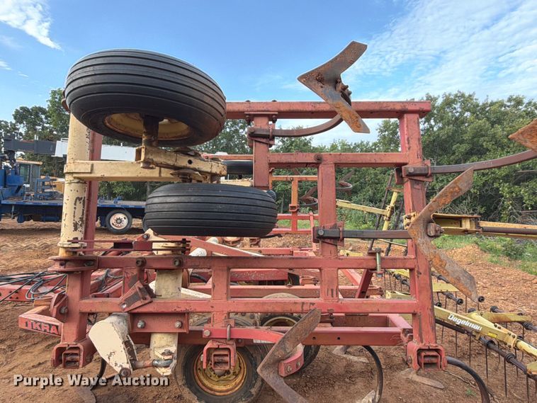 image for item FU1012 Krause 4320 field cultivator