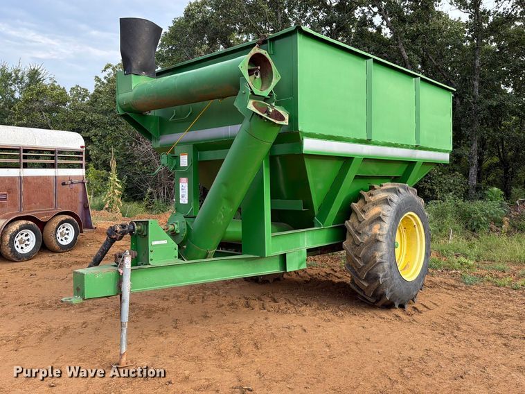 John Deere grain cart