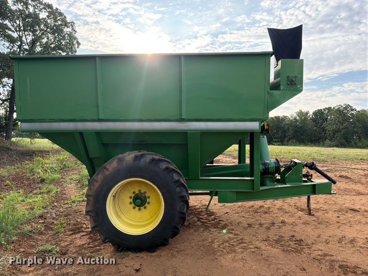 image for item FU1014 John Deere grain cart