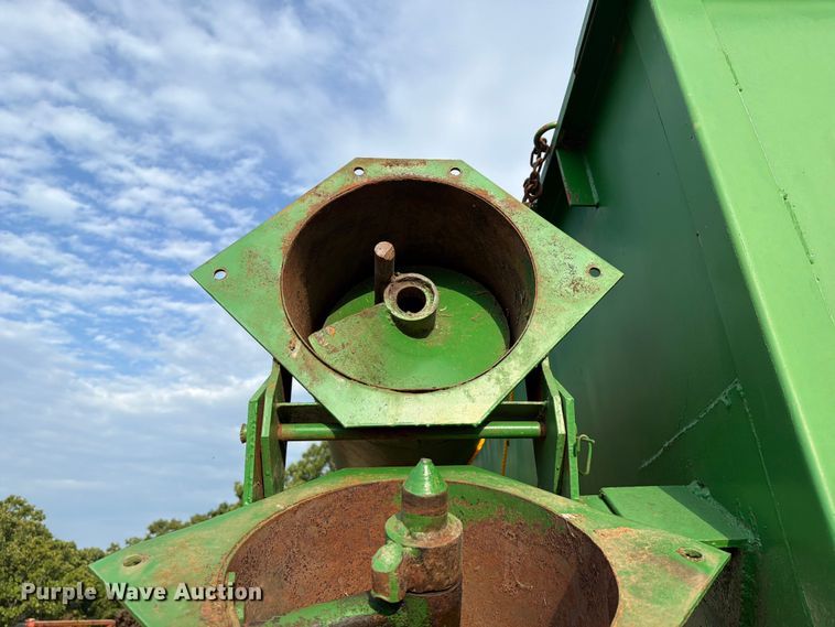 image for item FU1014 John Deere grain cart