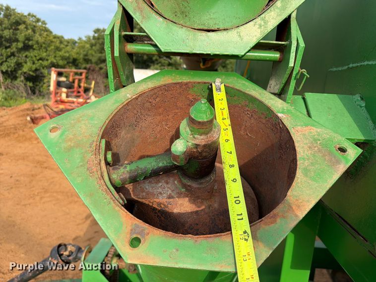 image for item FU1014 John Deere grain cart