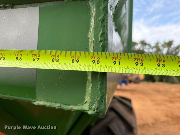image for item FU1014 John Deere grain cart