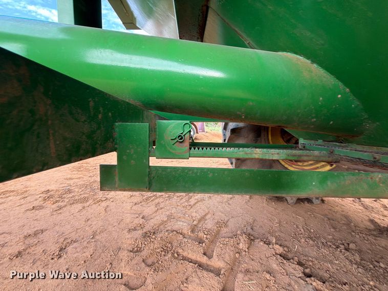 image for item FU1014 John Deere grain cart