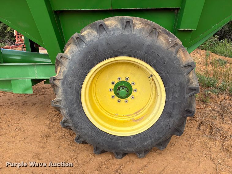 image for item FU1014 John Deere grain cart