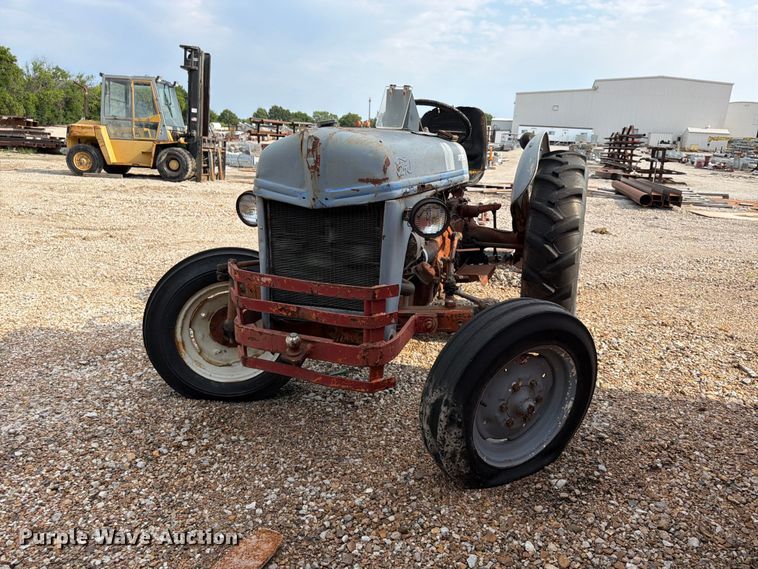image for item FU4565 Ford tractor