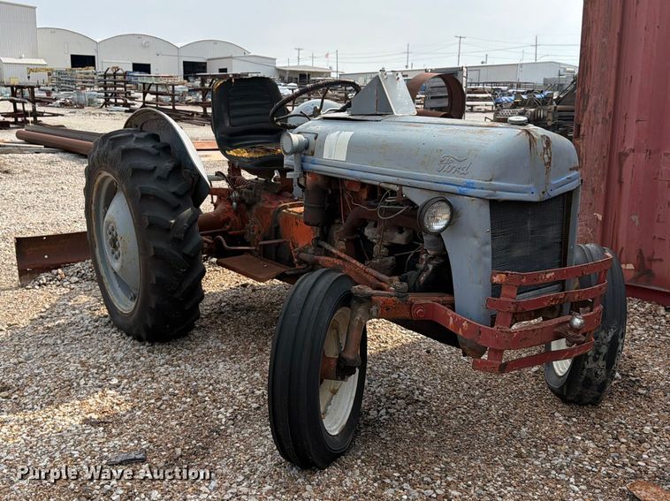 image for item FU4565 Ford tractor