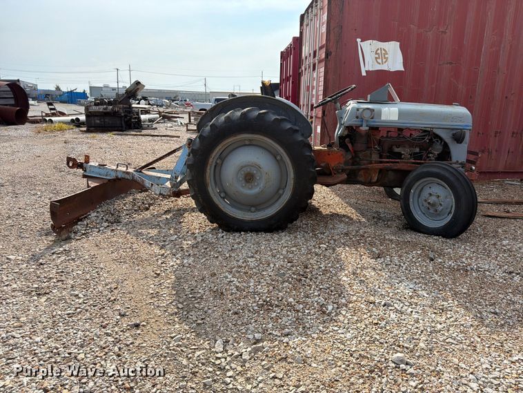 image for item FU4565 Ford tractor