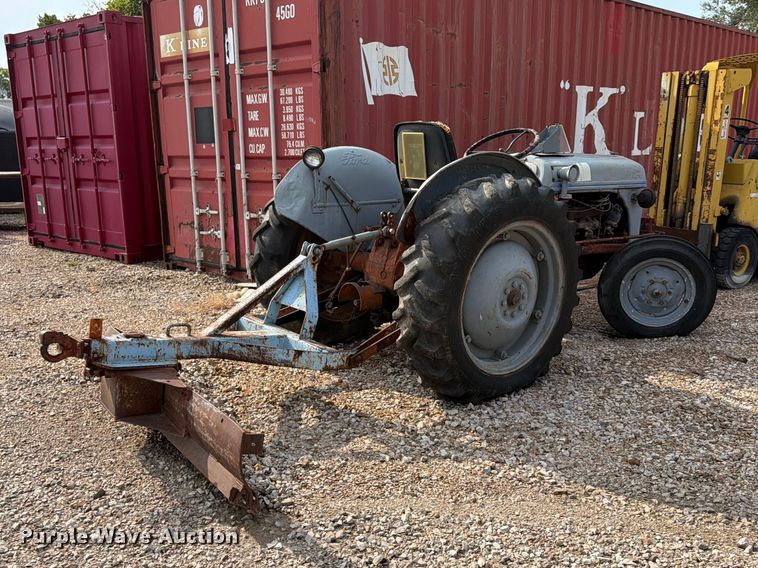 image for item FU4565 Ford tractor