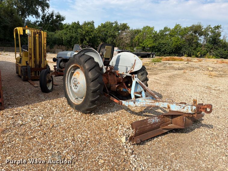 image for item FU4565 Ford tractor
