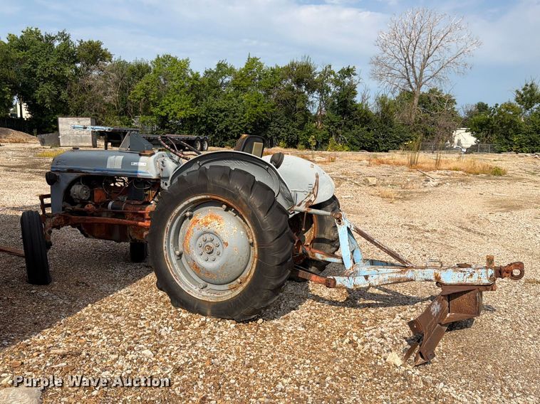 image for item FU4565 Ford tractor