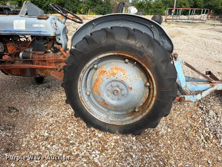 image for item FU4565 Ford tractor