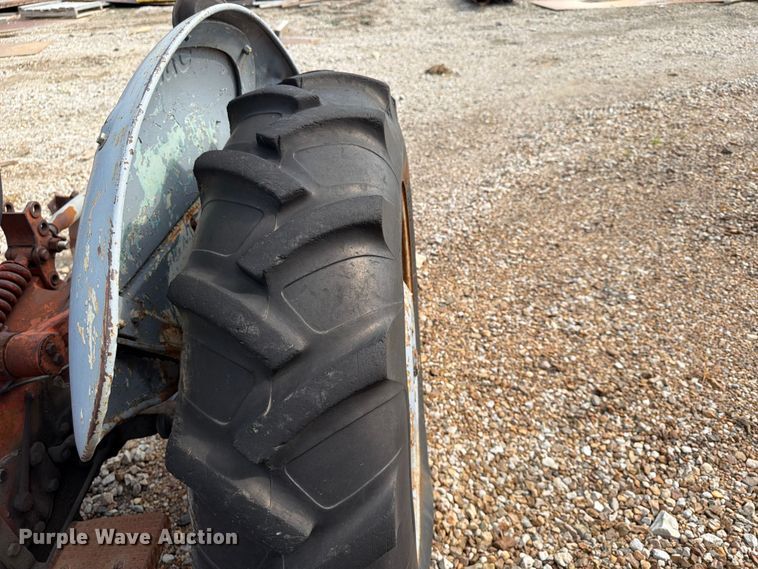 image for item FU4565 Ford tractor